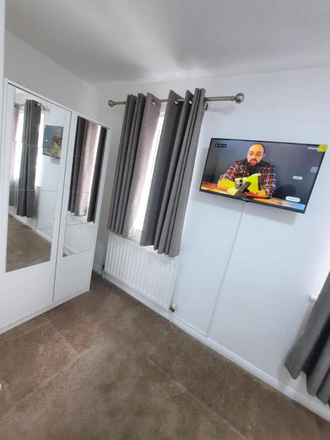 Two Bedroom Luxury House Thamesmead  Exterior photo