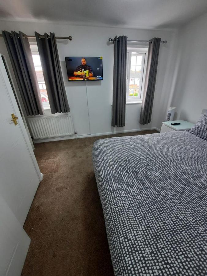 Two Bedroom Luxury House Thamesmead  Exterior photo